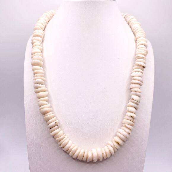 Vintage Puka Hawaiian Shell Necklace Choker 16” and 64.44 grams - Picture 1 of 7